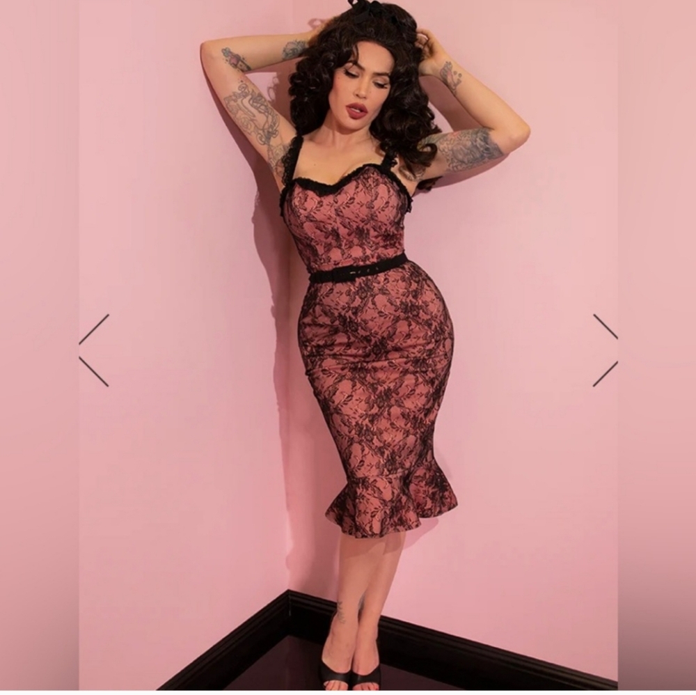 Lace skirt